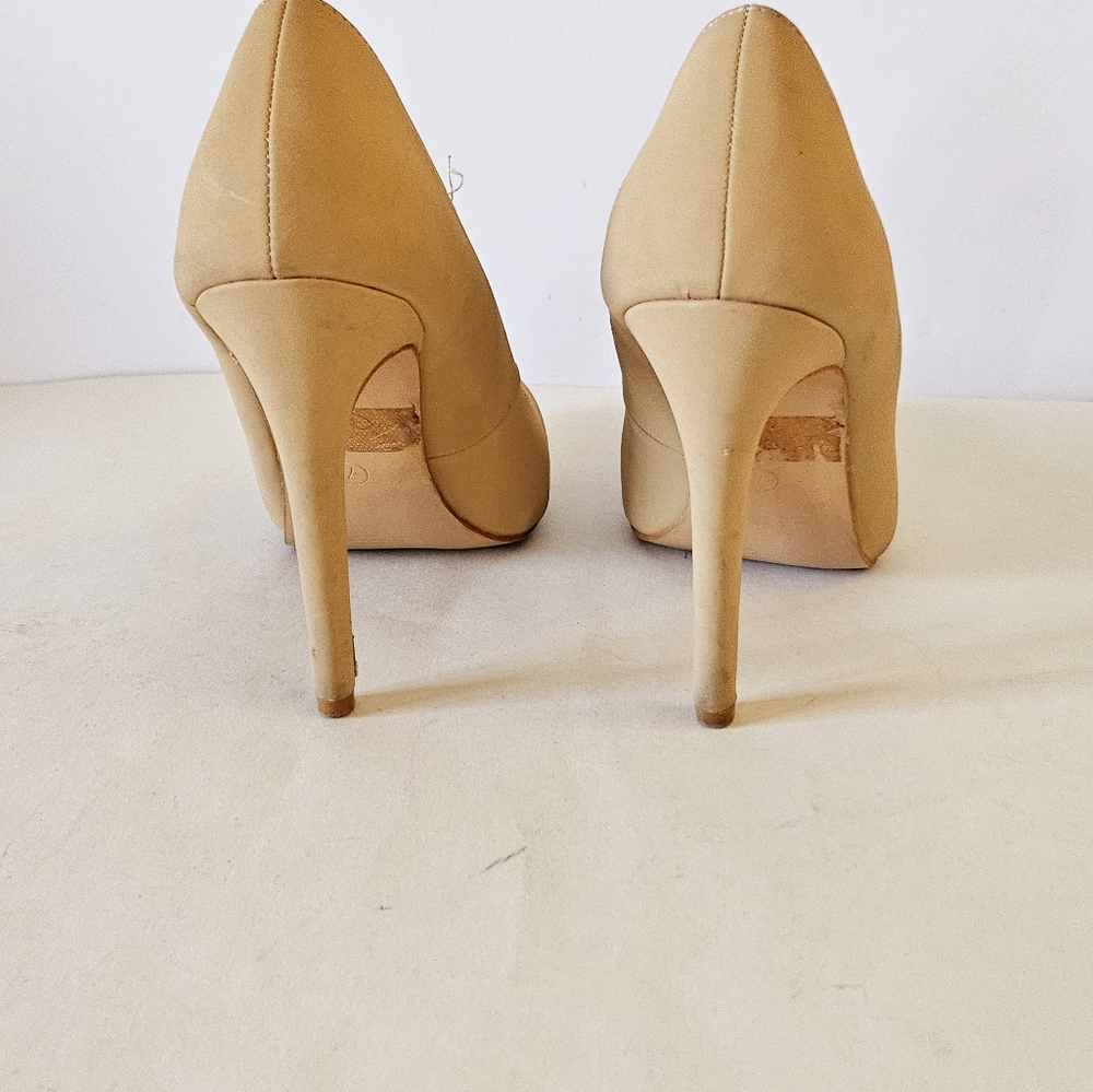Glaze Women's Cream Pumps - Picture 6 of 8